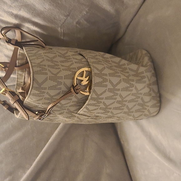 Authentic Michael Kors Leather Logo Hobo Bag 🎒 - Picture 2 of 12